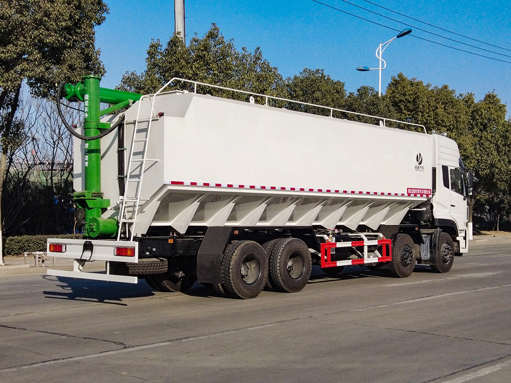 東風天龍前四后八散裝飼料車